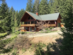 Exterior - Larchwood Lodge with Lake View, Salt WaterHot Tub and Hiking Trails on 20 acres (Sagle)