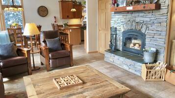 Fernseher, Kamin, Videospiele, DVD-Player