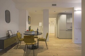 Basic Apartment, Multiple Beds | Dining - Milan Lux Apartment (Milan)