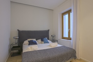 Apartamento básico, várias camas | 3 quartos, ferros/tábuas de passar roupa, roupa de cama