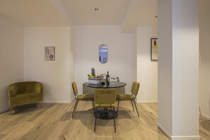 Basic-Apartment, Mehrere Betten | Speisen