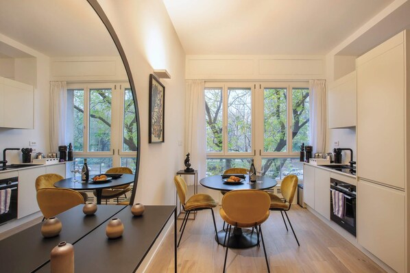 Basic-Apartment | Eigene Küche | Kühlschrank, Ofen, Herdplatte, Geschirrspüler