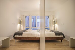 Basic-Apartment | 4 Schlafzimmer, Schreibtisch, laptopgeeigneter Arbeitsplatz