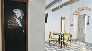 Loft Basic, 1 Tempat Tidur Double dengan tempat tidur Sofa | Tempat makan