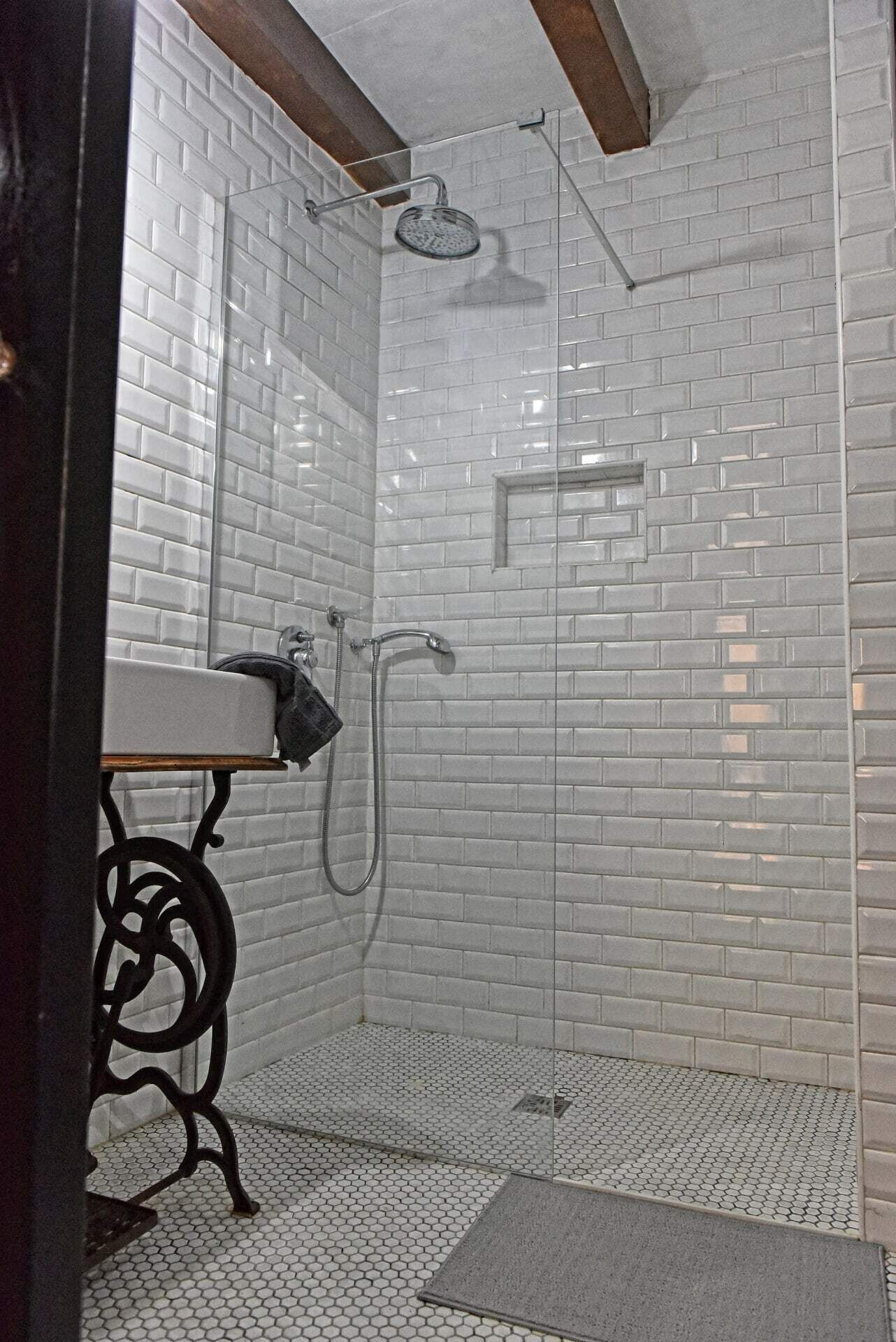 Loft Basic, 1 Tempat Tidur Double dengan tempat tidur Sofa | Kamar mandi | Shower, pengering rambut, handuk, dan sabun