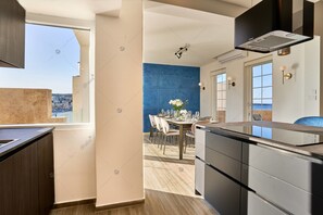 Biệt thự cơ bản, nhiều giường, quang cảnh biển | Bếp riêng | Tủ lạnh, lò vi sóng, lò nướng, bếp nấu 