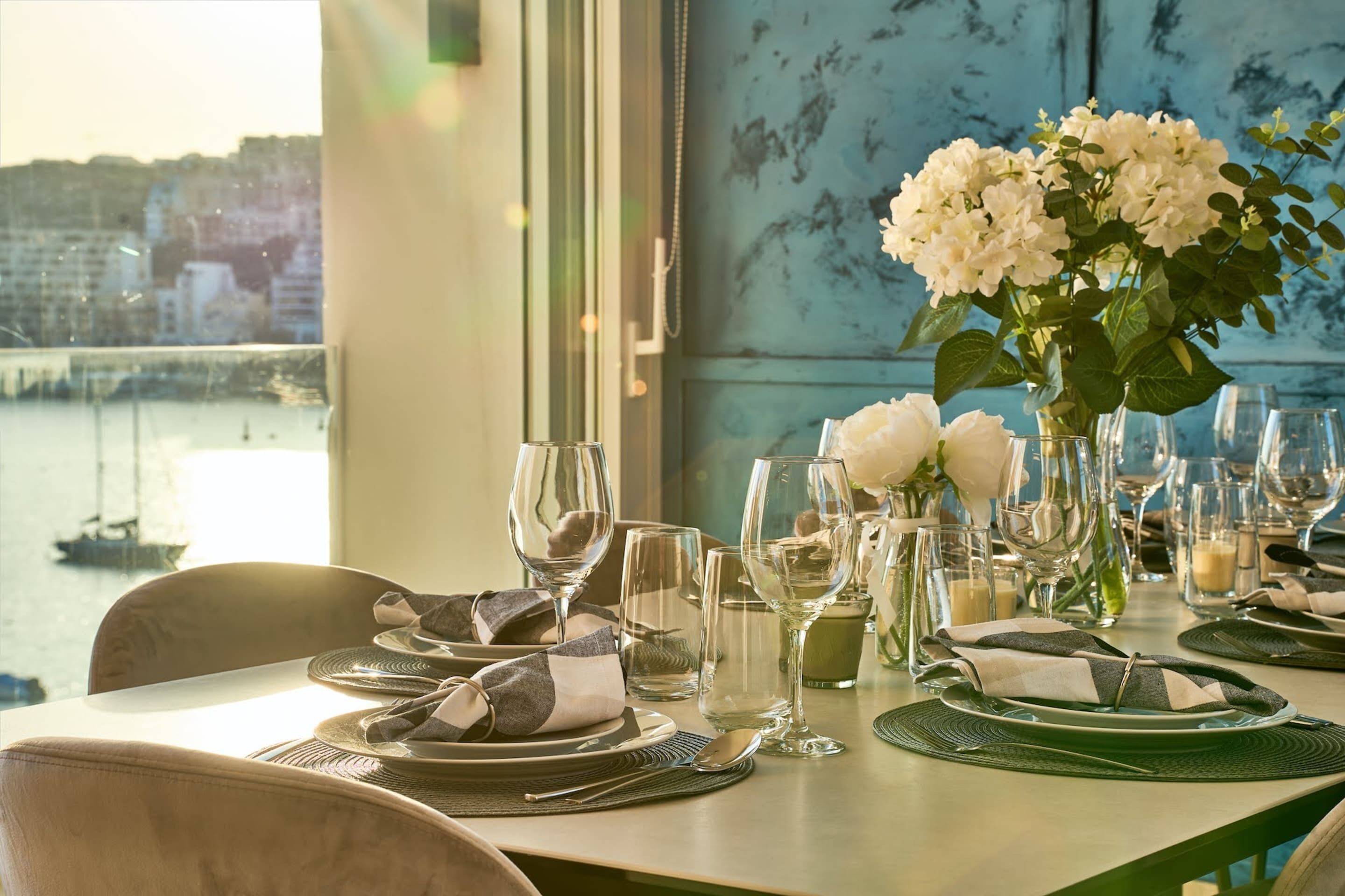 Basic Villa, Multiple Beds, Sea View | Dining