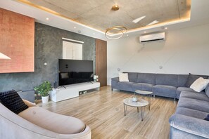 Basic Villa, Multiple Beds, Sea View | Living area | TV, streaming services - Luxury House With Pool (St. Paul's Bay)