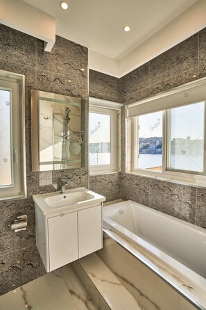 Basic Villa, Multiple Beds, Sea View | Bathroom | Hair dryer, towels, soap, shampoo - Luxury House With Pool (St. Paul's Bay)