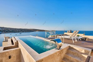 Vila básica, várias camas, vista para o mar | Piscina | Piscina infinita, piscina aquecida
