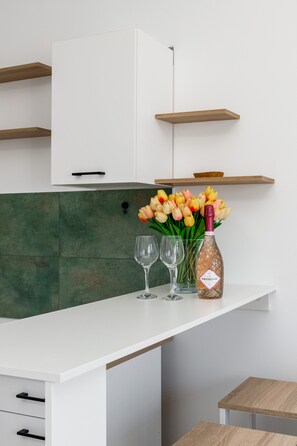 Coffee/tea maker, cookware/dishes/utensils - Plac S?owia?ski Studio by Renters (Swinoujscie)