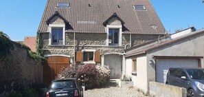 Exterior - La Cour Pavée (Boulogne-sur-Mer)