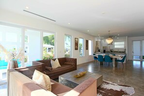 Smart TV, fireplace, stereo