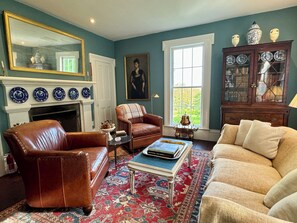 Smart TV, fireplace, books, music library - 1840's Whaling Captain's Farm Estate, 6-10 guests (Chester)