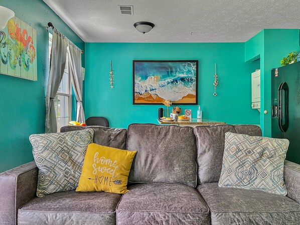 テレビ、ストリーミングサービス、書斎 / ワークスペース