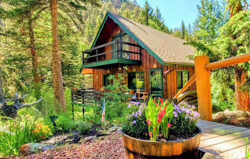 River Front Cabin with Fish Pond