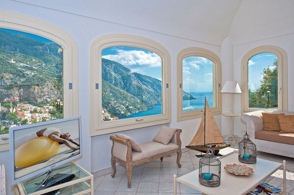 Smart-TV, Kamin, DVD-Player, Stereoanlage