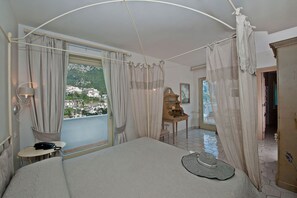 6 bedrooms, in-room safe, iron/ironing board, free WiFi - La Dea del Mare - exclusive villa with private pool, sauna and parking space (Positano)