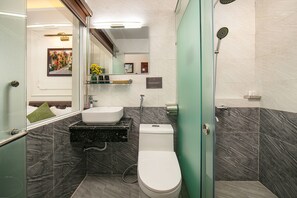 Junior Double Room, 1 Queen Bed, Patio, Lake View | Bathroom | Shower, hydromassage showerhead, designer toiletries, hair dryer - Tunger Premium Hotel (Hanoi)
