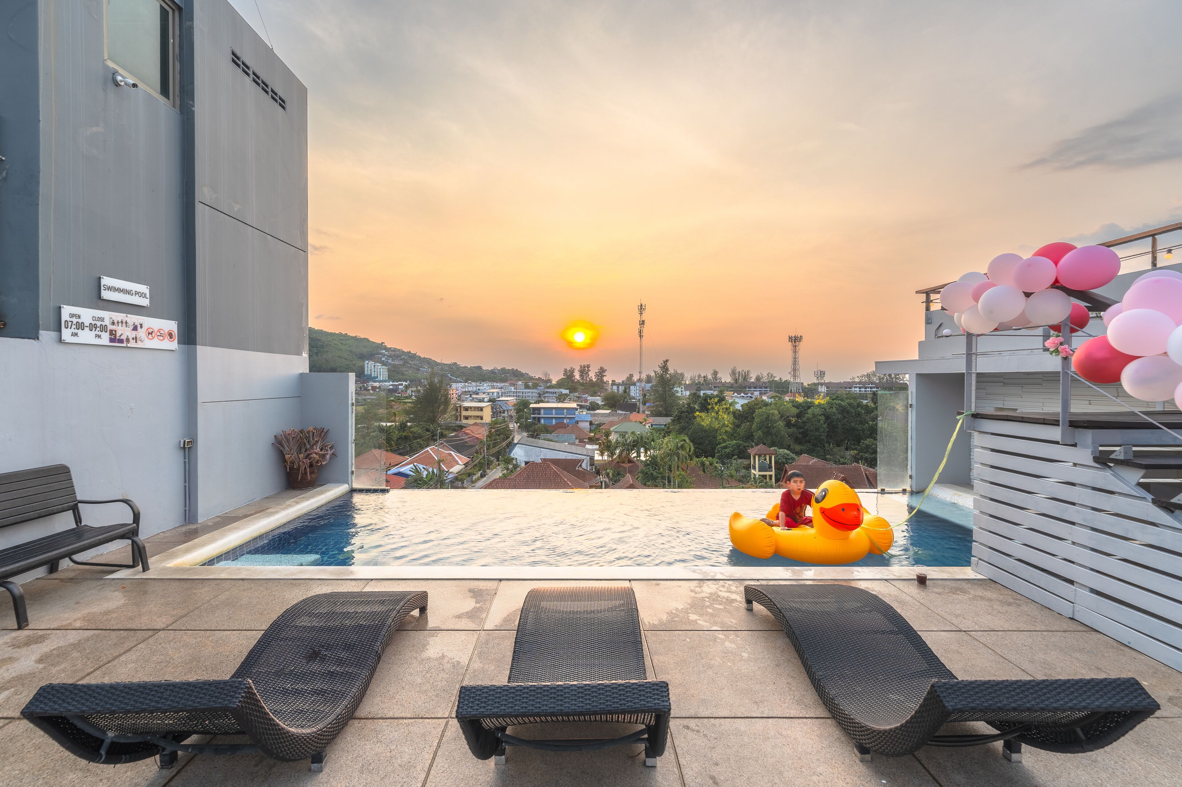 Hồ bơi ngoài trời 