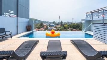 Kolam renang outdoor