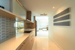 Chambre Exclusive | Cuisine privée | Réfrigérateur, micro-ondes dans l'espace commun, bouilloire électrique