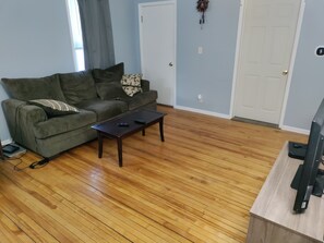 Smart-TV, Videospiele, DVD-Player, Bücher