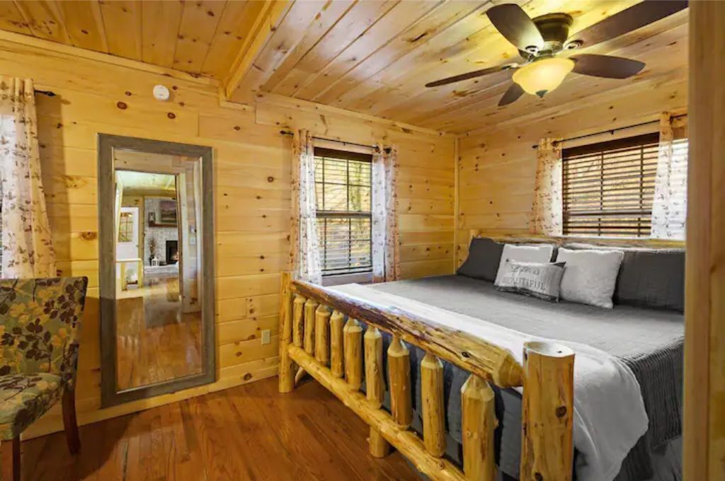 1 bedroom, travel cot, WiFi, bed sheets