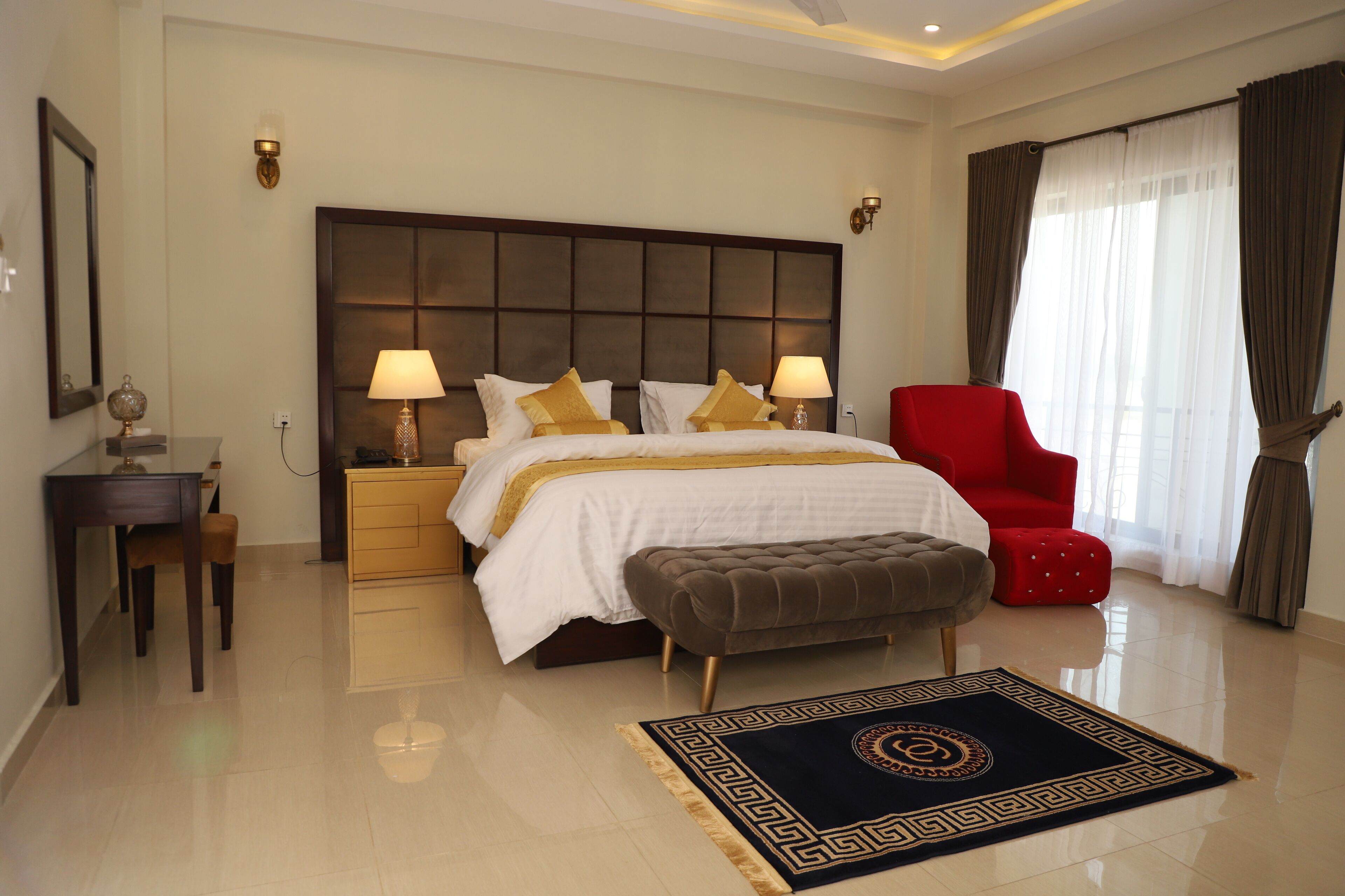 Presidential Room | Premium bedding, minibar, desk, laptop workspace