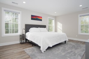 4 bedrooms, iron/ironing board, free WiFi, bed sheets