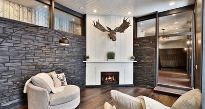 The Birch Ridge: Mission Room #2 - Queen Suite in Renovated Killington Lodge. Hot tubs.