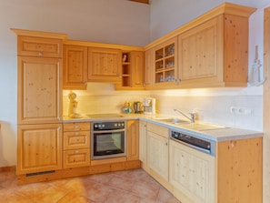 Kühlschrank, Ofen, Herdplatte, Geschirrspüler
