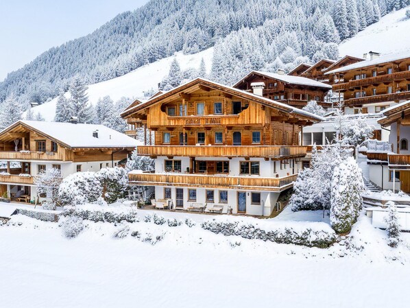 المنشأة من الخارج