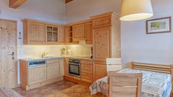 Refrigerador, horno, placa de cocina, lavavajillas