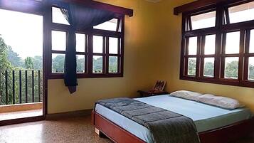 3 bedrooms, in-room safe, iron/ironing board, free WiFi