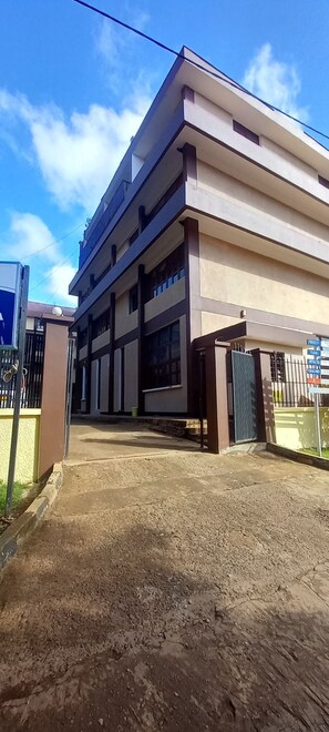 Exterior - Romantic and spacious with Mount kilimanjaro view (Kilimanjaro Region)