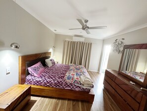 4 bedrooms, WiFi, bed sheets
