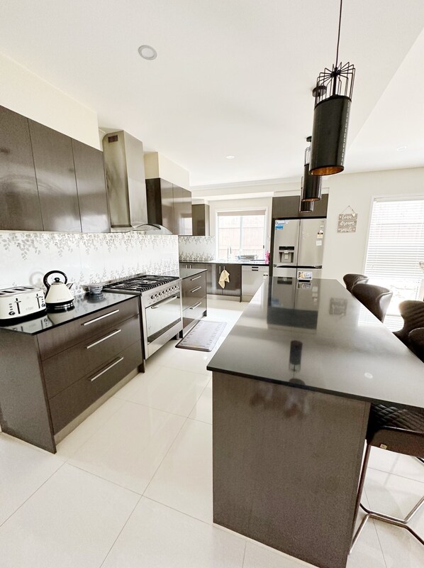Microwave, dishwasher