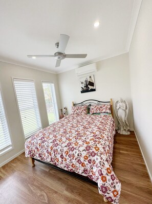 4 bedrooms, WiFi, bed sheets