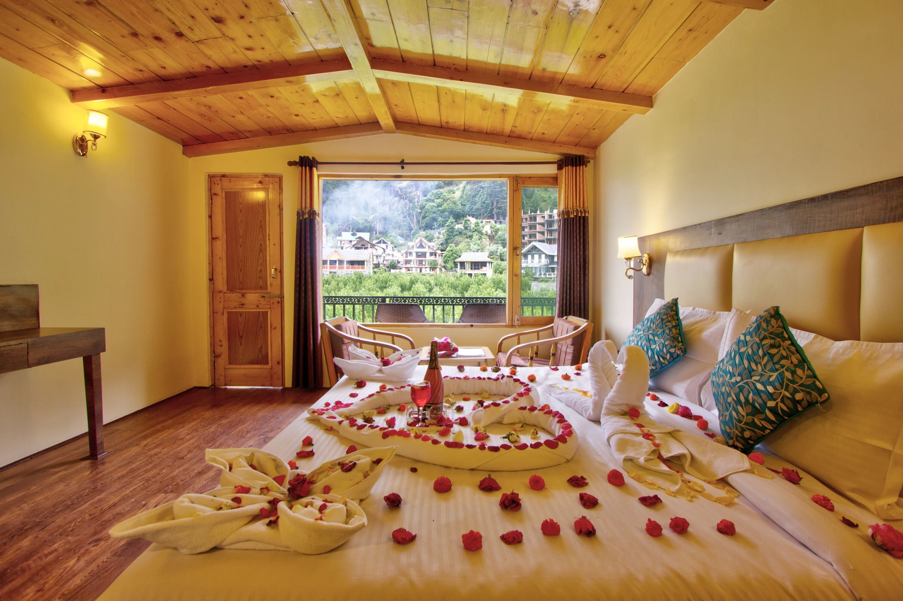 Kamar Double Bulan Madu | Bantalan ekstra lembut, Wi-Fi gratis, dan seprai linen