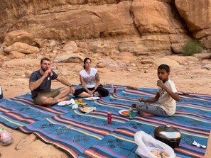 Hiking - Glamping at wadi rum under the sun (Wadi Rum)