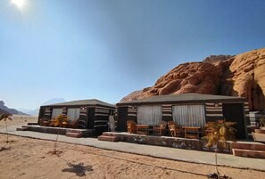 Panoramic Room, Multiple Beds, Non Smoking, Mountain View | Bed sheets