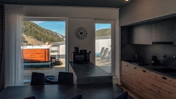 Suite, hot tub | Kameruitzicht