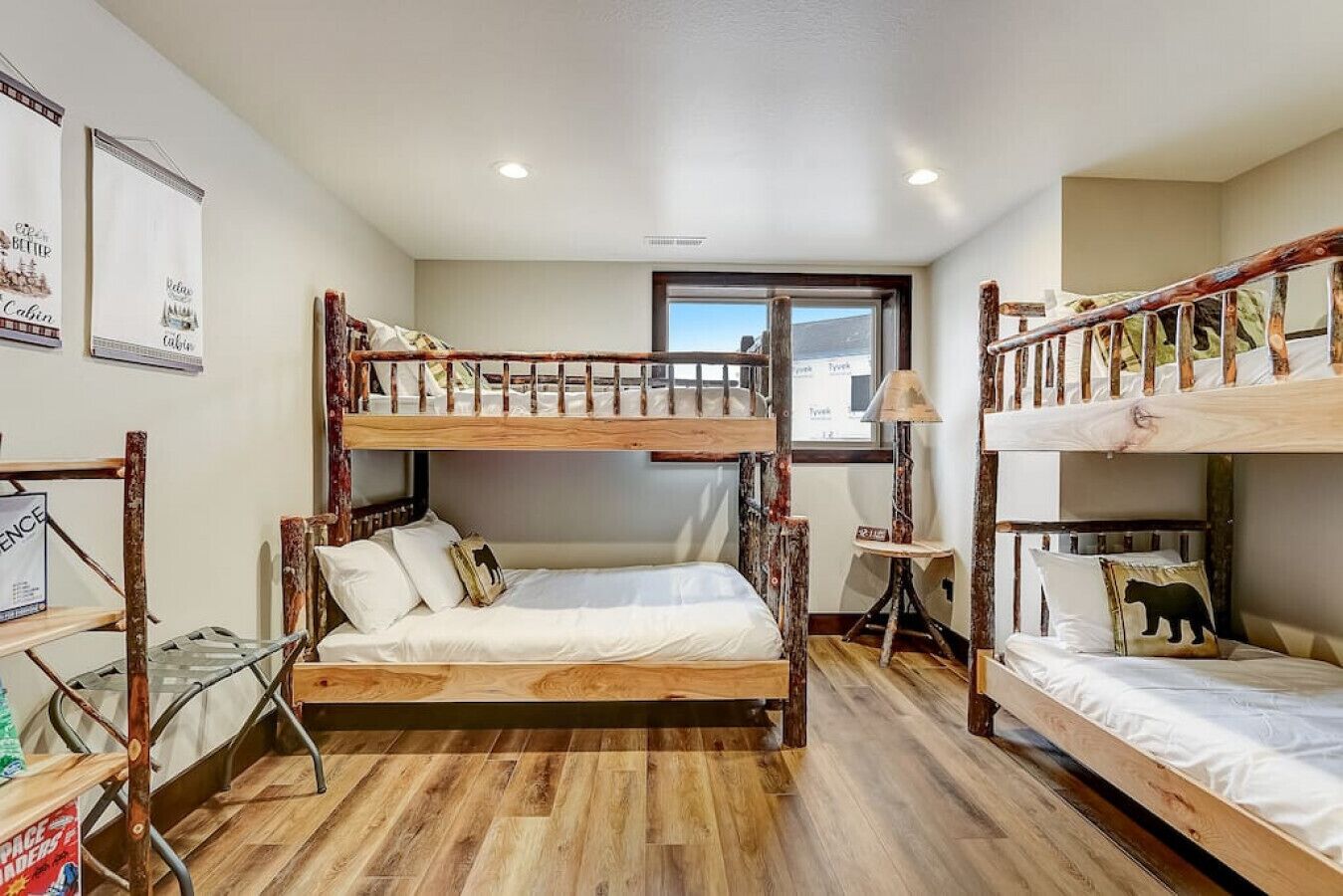 4 bedrooms, desk, iron/ironing board, WiFi (free)