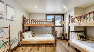 4 bedrooms, desk, iron/ironing board, WiFi (free)