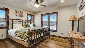 4 bedrooms, desk, iron/ironing board, free WiFi