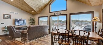 Beach Lake Cottage with Hot Tub