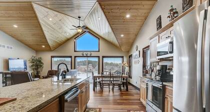 Beach Lake Cottage with Hot Tub