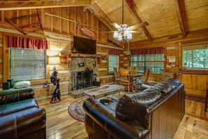 TV, fireplace, video games - Perfect Cabin in the Woods! HOT TUB & Game Room! (Sevierville)