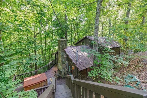 Property grounds - Perfect Cabin in the Woods! HOT TUB & Game Room! (Sevierville)